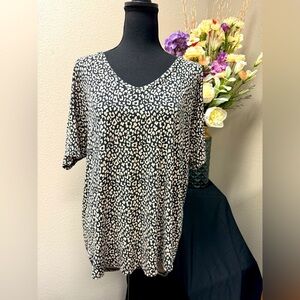 American Eagle Outfitters Black/Beige chic Relaxed Fit Top size Medium